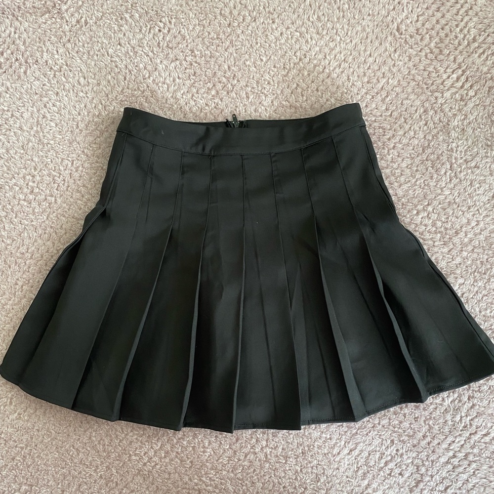 black, size small pleated skirt